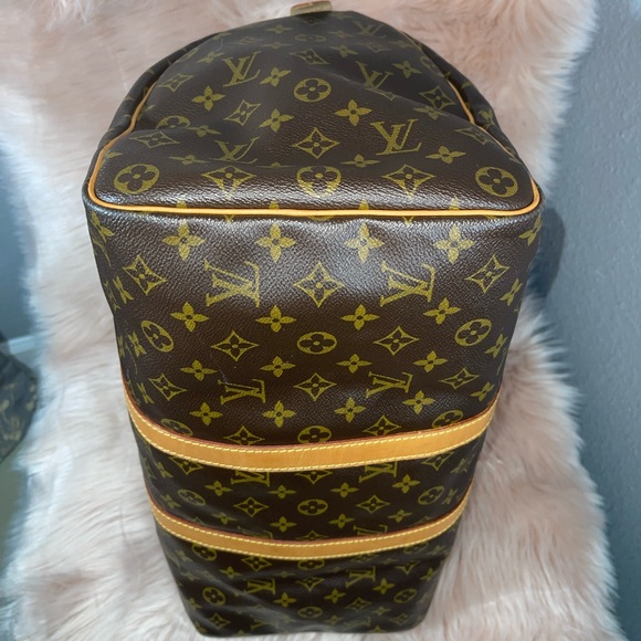 Louis Vuitton - Picture 7 of 16